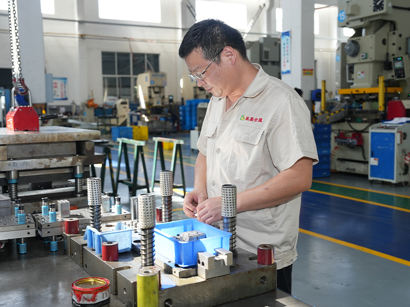 Совершенство алюминиевой штамповки - точность формирования алюминиевых частей с штамповками